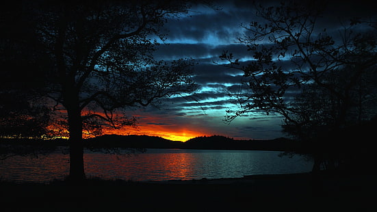 เนื้อน้ำ, ธรรมชาติ, พระอาทิตย์ตก, แสงแดด, ท้องฟ้า, ต้นไม้, ทิวทัศน์, เมฆ, ทะเลสาบ, สีฟ้า, สีแดง, วอลล์เปเปอร์ HD HD wallpaper