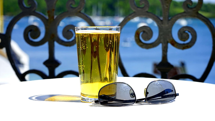 alcohol, alcoholic, ale, beach, beer, beer glass, beverage, bubbles, cold, drink, foam, glass, gold, golden, holiday, lager, liquid, ocean, outdoors, pint, refreshment, sea, summer vacation, sunglasses, vacation, yellow, HD wallpaper