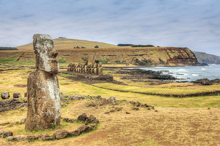 تشيلي ، جزيرة الفصح ، تمثال رابا نوي مواي ، تشيلي ، جزيرة الفصح ، تمثال رابا نوي مواي ، السماء ، الصخور ، البحر، خلفية HD