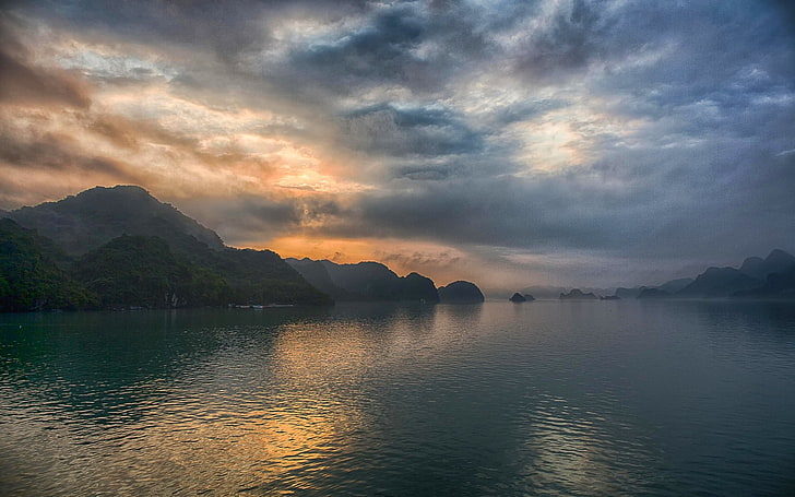 Natur, Landschaft, Halong Bay, Vietnam, Berge, Wald, Nebel, Wolken, Meer, Hügel, Wasser, HD-Hintergrundbild