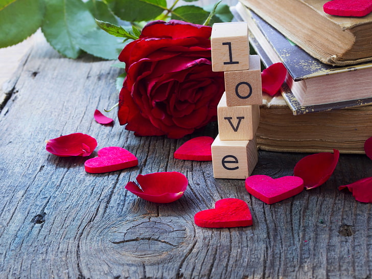 mucchio di scatole di legno marrone, amore, fiori, rose, rosso, rosa, cuore, romantico, San Valentino, Sfondo HD