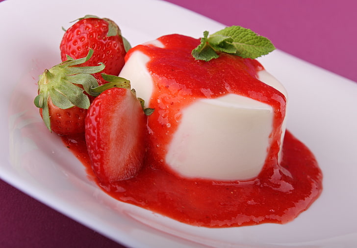 strawberry cake, cake, strawberries, berries, syrup, dessert, sweet, HD wallpaper