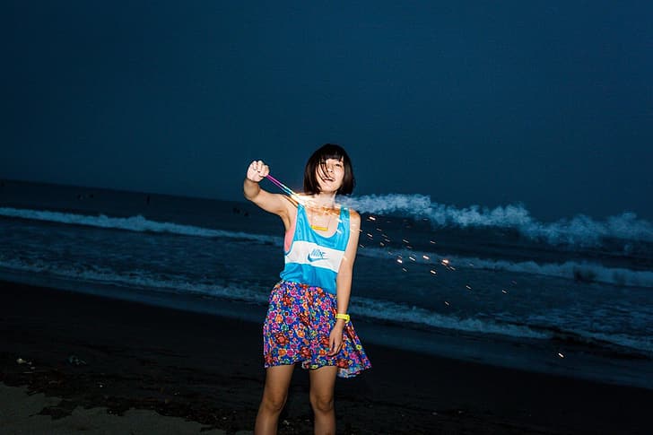 Japanese women, Akubi Hirasawa, fireworks, beach, skirt, women, low tide, HD wallpaper