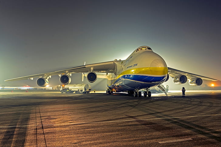 طائرة من طراز أنتونوف AN-225 مريا وطائرات نقل، خلفية HD