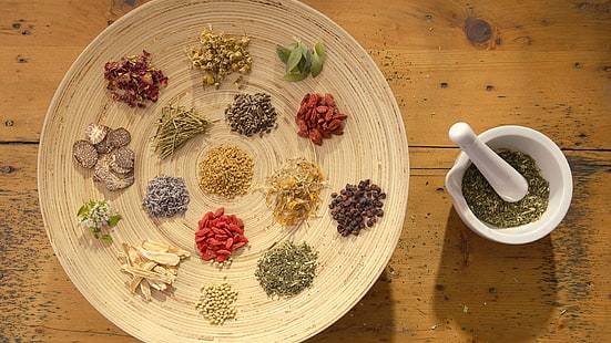 assorted-color spices, spices, herbs, powder, leaf, plate, table, wooden, stupa, crush, food, HD wallpaper HD wallpaper