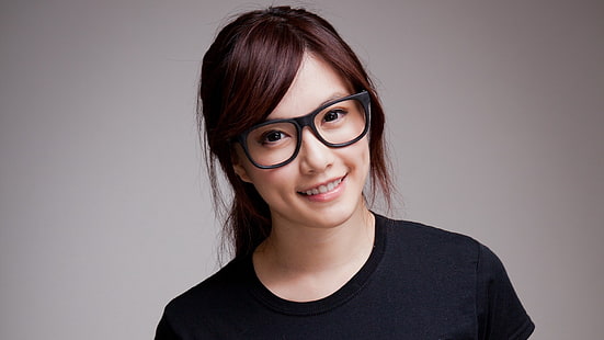 mujeres, modelo, asiático, mujeres con gafas, fondo simple, retrato, sonriente, cara, gafas, Fondo de pantalla HD HD wallpaper