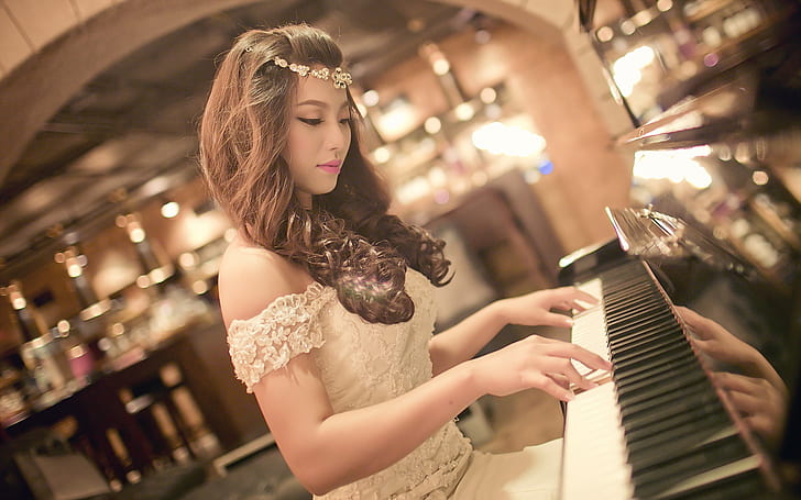 かなりアジアの女の子はピアノを弾く、かなり、アジア人、女の子、遊ぶ、ピアノ、 HDデスクトップの壁紙