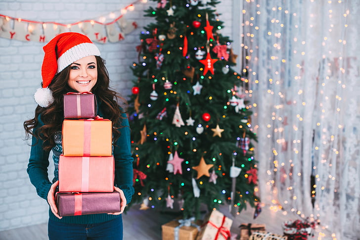 Holiday, Christmas, Christmas Tree, Gift, Girl, Model, Santa Hat, Smile, Woman, HD wallpaper