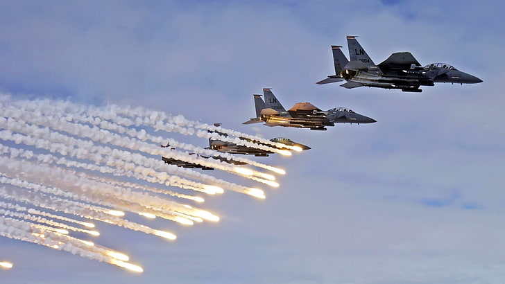 cztery szare samoloty myśliwskie, samoloty wojskowe, samolot, odrzutowce, niebo, smugi kondensacyjne, F-15 Strike Eagle, wojsko, samoloty, Tapety HD