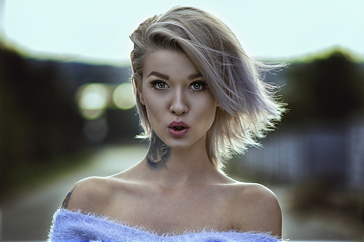 selective focus photography of woman in gray off-shoulder top, women, model, blonde, green eyes, short hair, bare shoulders, portrait, windy, tattoo, HD wallpaper