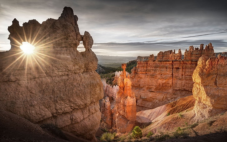 Park Narodowy Bryce Canyon, Utah, erozja, zachód słońca, promienie słoneczne, skała, klif, drzewa, przyroda, krajobraz, Tapety HD