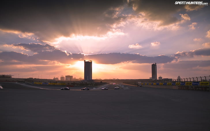 Sunset Race Track Race Track HD, silhouette of high rise building, cars, sunset, race, track, HD wallpaper
