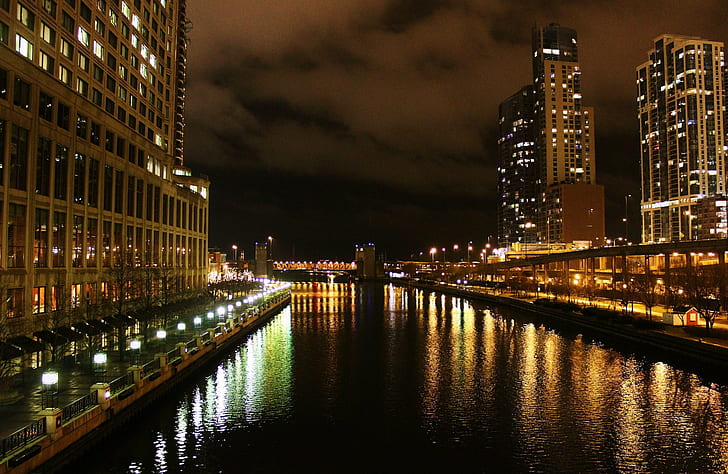 time lapse-fotografering av upplysta höghus, chicago, chicago, nyårsfest, chicago, time lapse-fotografering, höghus, cityljus, flod, reflektion, skyskrapa, nattlång, lång exponering, natt, stadsbild, arkitektur, urban scen , upplyst, stadshorisont, stad, centrum, uSA, HD tapet