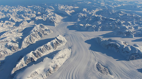 montagne et champ couverts de neige, nature, paysage, collines, hiver, neige, Groenland, glaciers, lumière du soleil, ombre, vue aérienne, rocher, montagnes, Fond d'écran HD HD wallpaper