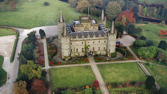 beżowy zamek, zamek otoczony zielonymi krajobrazami, krajobraz, zamek, architektura, przyroda, drzewa, Szkocja, widok z lotu ptaka, park, jesień, Wielka Brytania, Tapety HD HD wallpaper
