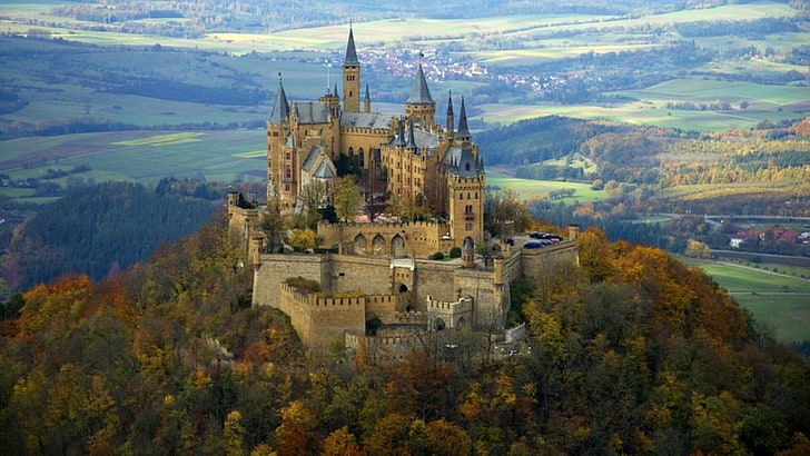 edificio, Hechingen, Europa, Alemania, castillo de Hohenzollern, paisaje de monte, fotografía aérea, otoño, atracción turística, castillo, bosque negro, árbol, arquitectura medieval, cielo, histórico, punto de referencia, arquitectura, naturaleza, Fondo de pantalla HD