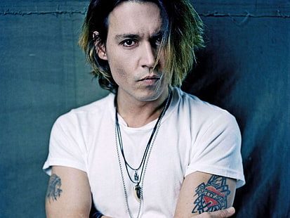 Johnny Depp, johnny depp, tatuaże, t-shirt, spojrzenie, brązowy, Tapety HD HD wallpaper