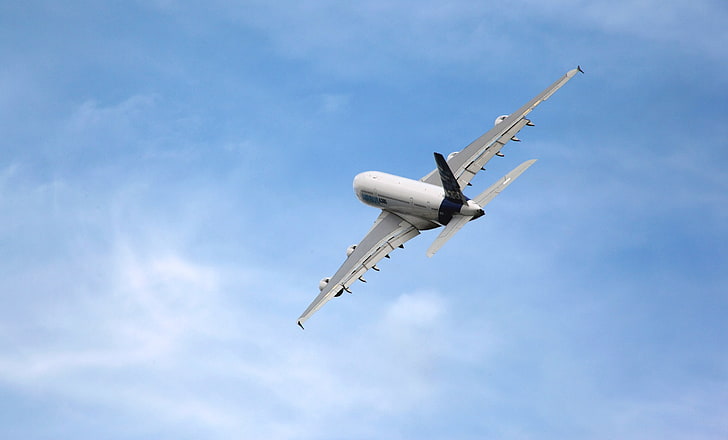 tapeta z białym samolotem pasażerskim, niebo, samolot, lotnictwo, A380, Airbus, w powietrzu, leci, Tapety HD
