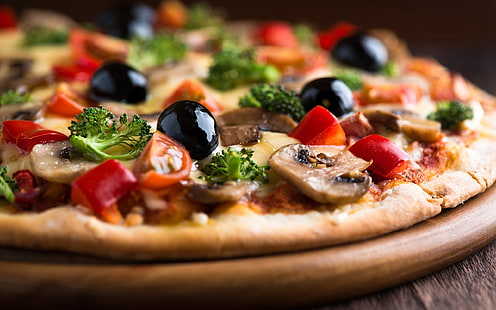 vegetable pizza, pizza, mushrooms, olives, tomatoes, cheese, HD wallpaper HD wallpaper