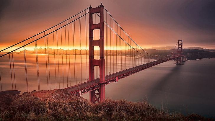 brązowa drewniana rama łóżka z białym materacem, Golden Gate Bridge, San Francisco, Tapety HD