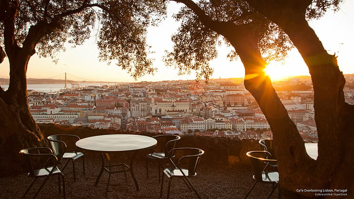 リスボン、ポルトガル、ヨーロッパを見下ろすカフェ、 HDデスクトップの壁紙