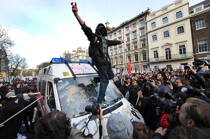 czarne dżinsy męskie, anarchia, policja, zamieszki, Tapety HD