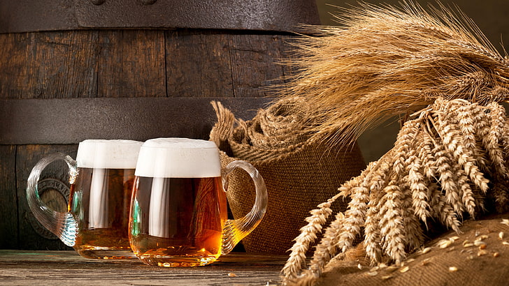 чаша за пиене, бъчви, бира, дървена повърхност, дъски, пяна, зърно, колоси, чувал, HD тапет