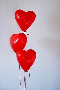 tre röda hjärta ballonger, ballonger, hjärta, röda, kärlek, HD tapet HD wallpaper