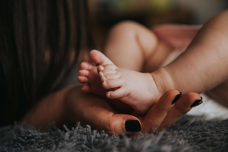 affection, baby, barefoot, blur, care, child, close up, feet, focus, hands, infant, kid, legs, life, love, mom, nails, newborn, parent, relationship, relaxation, skin, touch, warmth, woman, HD wallpaper