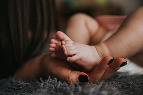 affection, baby, barefoot, blur, care, child, close up, feet, focus, hands, infant, kid, legs, life, love, mom, nails, newborn, parent, relationship, relaxation, skin, touch, warmth, woman, HD wallpaper HD wallpaper