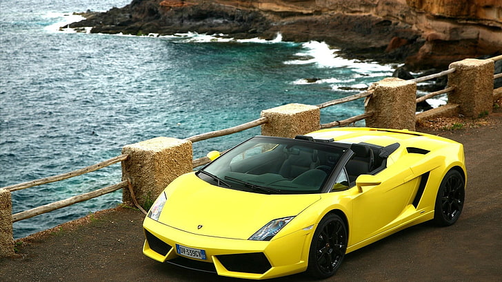 желто-черный Honda Civic седан, Lamborghini Gallardo, побережье, желтые автомобили, автомобиль, море, суперкар, суперкар, Lamborghini, HD обои
