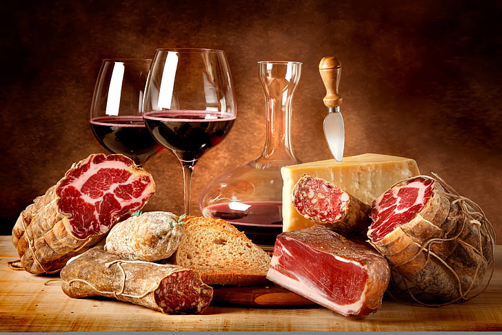 klara vinglas, vin, röd, mat, ost, glas, bröd, kött, korv, koppar, karaff, parmesan, salami, rökt, rökt korv, HD tapet