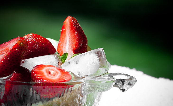 Strawberry And Ice (HD), strawberries with ice, Food and Drink, Strawberry, Fruits, ice cubes, food, HD wallpaper