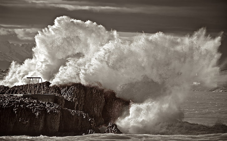 Waves Crashing On Rocks Sepia, grayscale photo of sea waves splash on mountain, Vintage, Wave, Rocks, HD wallpaper