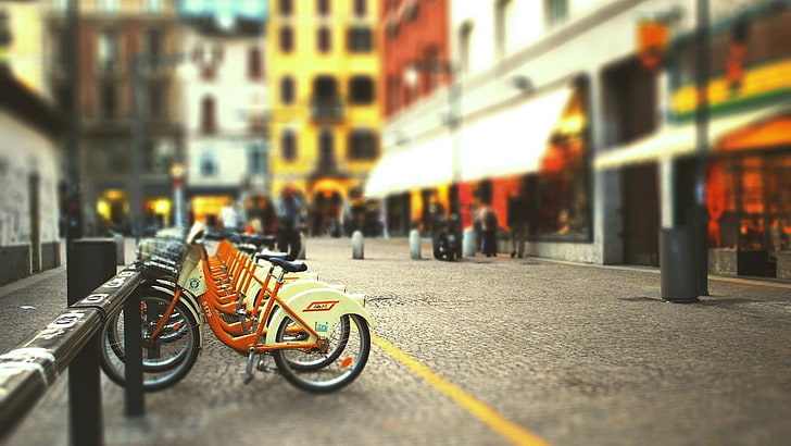 orange and white city bicycle, cityscape, street, bicycle, urban, depth of field, cobblestone, HD wallpaper