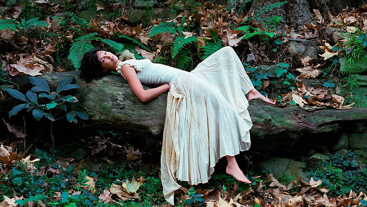 Ashley Judd, looking at viewer, women, women outdoors, dress, lying on back, HD wallpaper