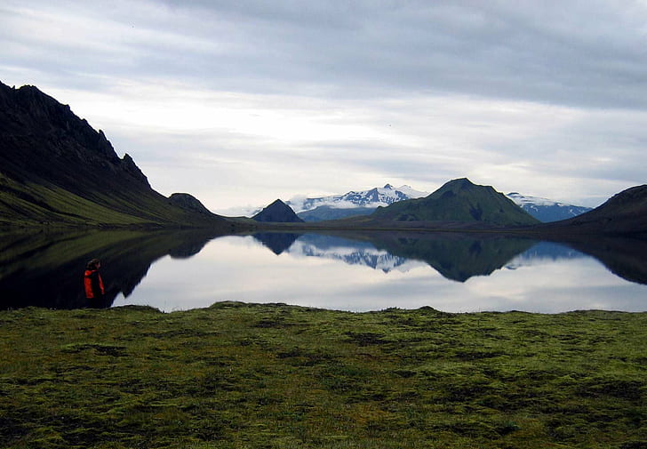 пейзажна фотография на езеро до планина през зората, Остров, пейзажна фотография, езеро, планина, зора, Трекинг, природа, пейзаж, живопис, на открито, Исландия, планинска верига, планински връх, пътуване, лято, вода, трева, HD тапет