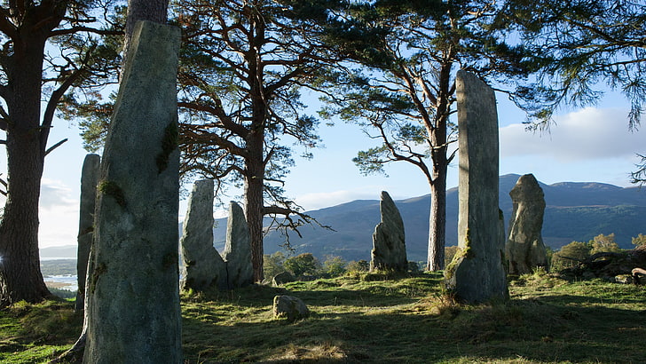 หินสีเทาบนหญ้าสีเขียว Outlander ทีวีภูมิทัศน์, วอลล์เปเปอร์ HD
