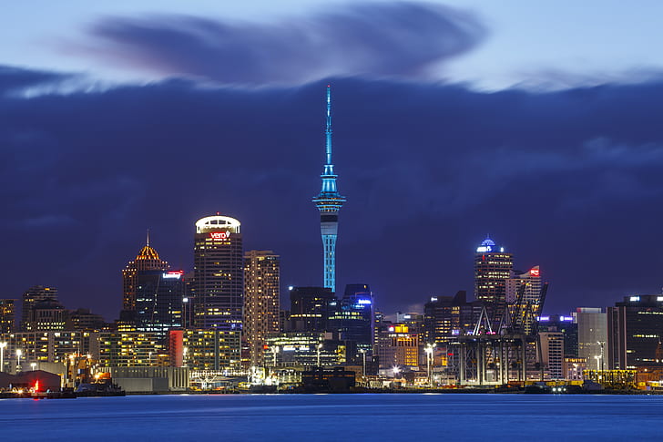 гроза, небо, ночь, облака, город, город, огни, небоскребы, Новая Зеландия, освещение, буря, небо, Окленд, гавань, Оклендская башня, небесная башня, HD обои