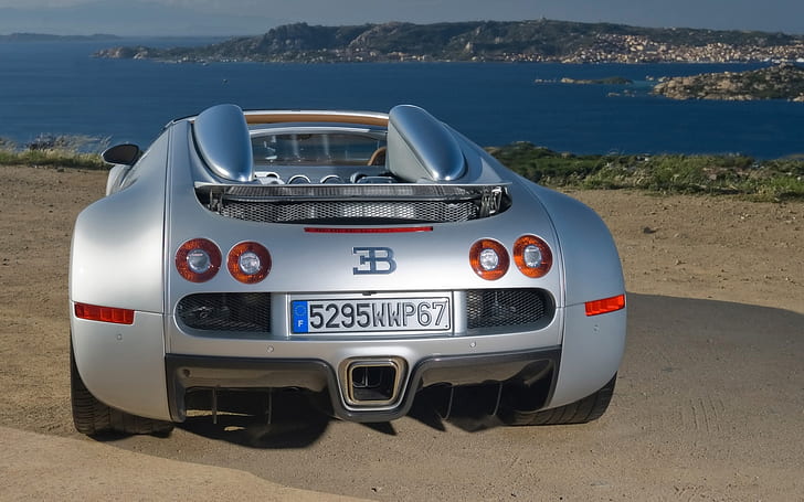 Bugatti Veyron 16.4 Grand Sport ในซาร์ดิเนีย 2010 - ด้านหลัง, Bugatti Veyron, Bugatti Veyron Cabrio, วอลล์เปเปอร์ HD