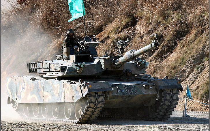 човек, яздящ на сив потник, танк, танк K1A1, военен, войник, камуфлаж, HD тапет