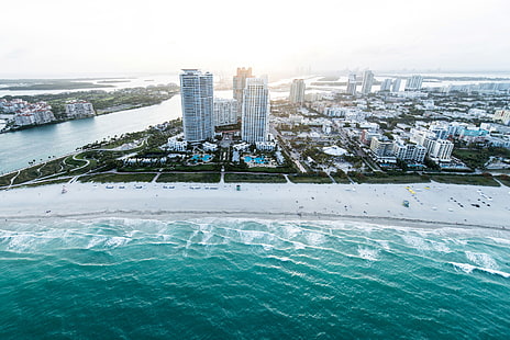 şehir binaları, mimari, bina, şehir, deniz, Miami, gökdelen, ABD, plaj, dalgalar, havadan görünümü, palmiye ağaçları, HD masaüstü duvar kağıdı HD wallpaper