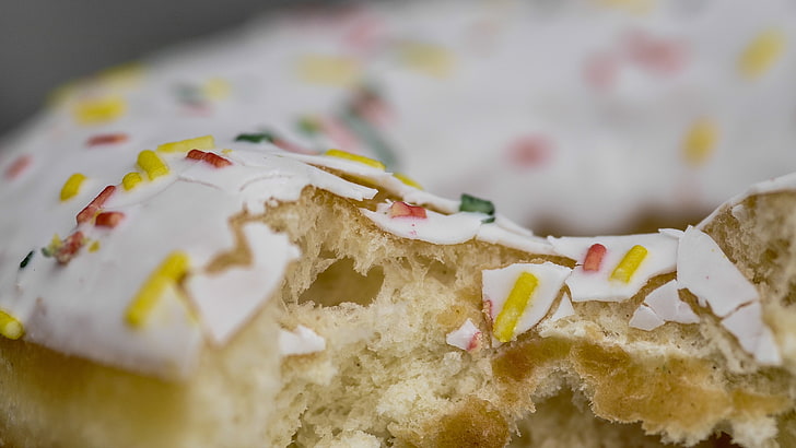 Nahaufnahmefoto des gebackenen Gebäcks mit Belägen, Donut, Lebensmittel, besprüht, Makro, HD-Hintergrundbild