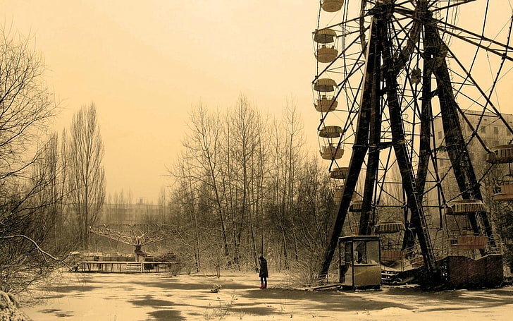 Сепия фотография человека, стоящего возле колеса обозрения, Чернобыль, русский, Припять, апокалипсис, заброшенный, HD обои