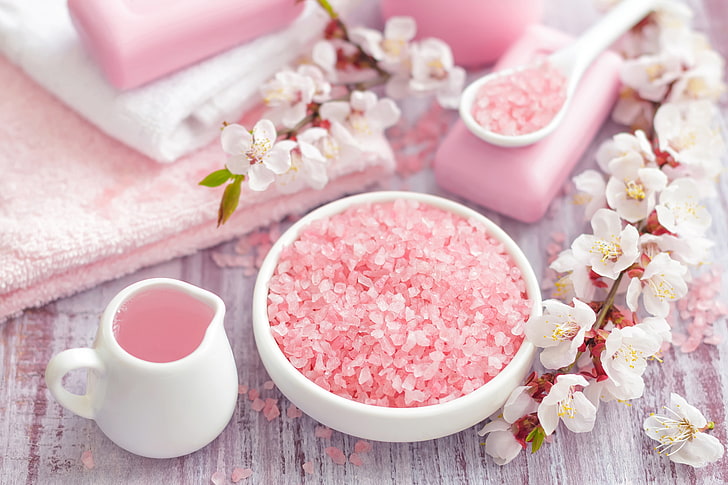 vita körsbärsblommor; rosa tvålstänger; skål med socker, blommor, kvist, handduk, tvål, spa, havssalt, HD tapet