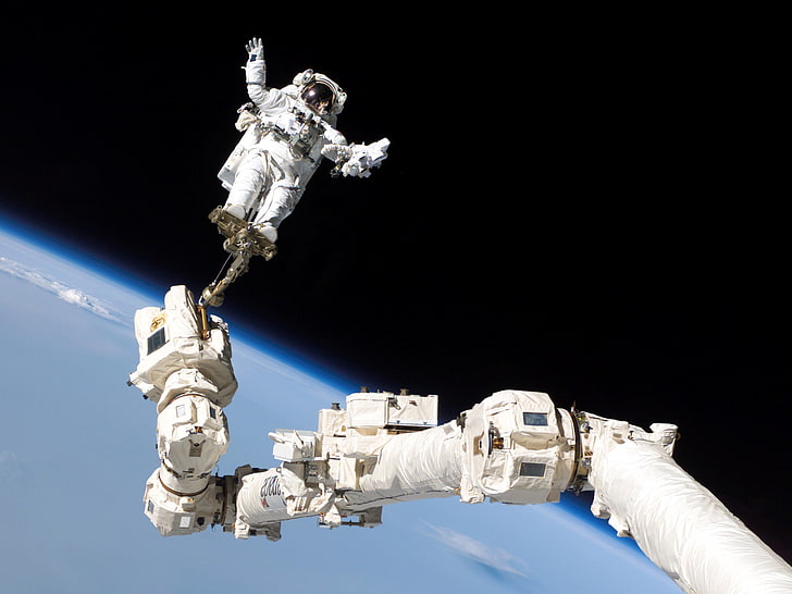 white Astrounaut, space, astronaut, Earth, orbit, ISS, manipulator, HD wallpaper