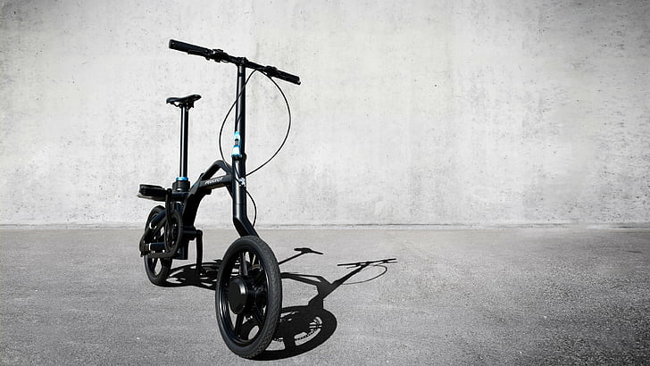 bici pieghevole nera su pavimentazione in cemento grigio, Peugeot eF01, parigi auto show 2016, bici elettrica pieghevole, Sfondo HD