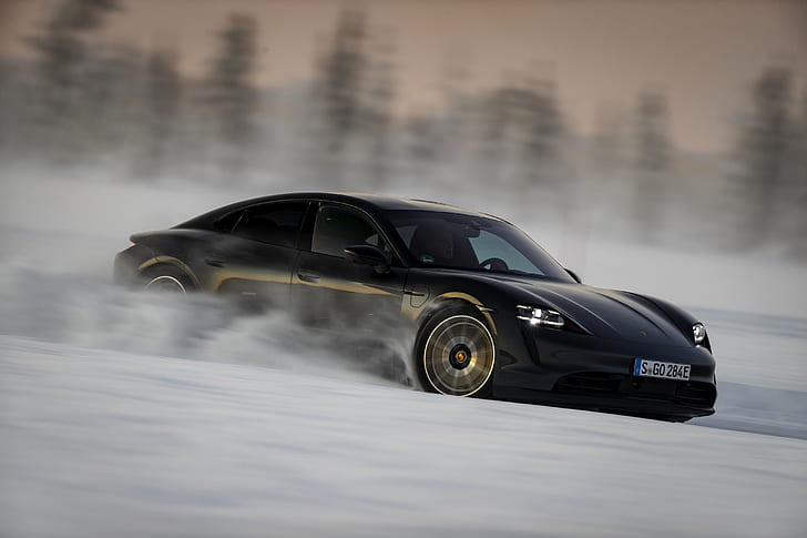 Porsche, Porsche Taycan 4S, รถสีดำ, รถ, หิมะ, รถสปอร์ต, ยานพาหนะ, ฤดูหนาว, วอลล์เปเปอร์ HD