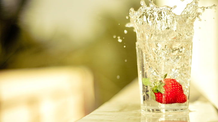 Erdbeere und Trinkglas, Erdbeeren, Trinkglas, Wasser, HD-Hintergrundbild