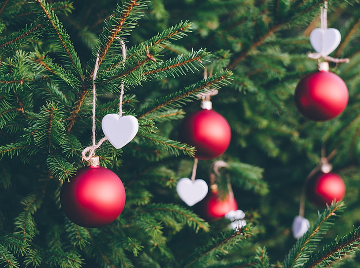 Merry Christmas, Holidays, Christmas, Tree, Xmas, Holiday, Hearts, Closeup, decorations, christmastree, christmasballs, pinetree, winterseason, HD wallpaper